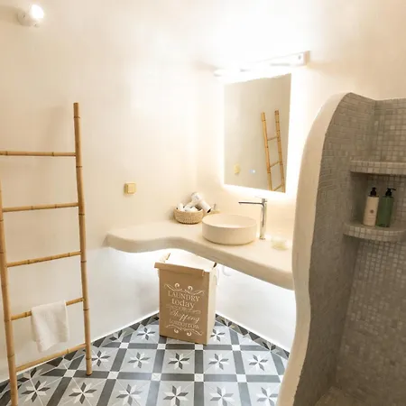 Rody Caves Aparthotel Oia (Santorini)